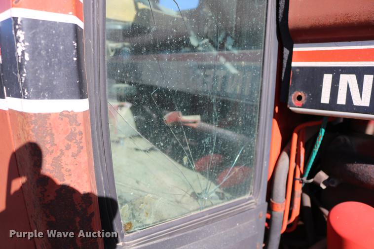 image for item DC3590 1977 International Hydro 186 tractor