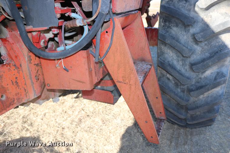image for item DC3590 1977 International Hydro 186 tractor