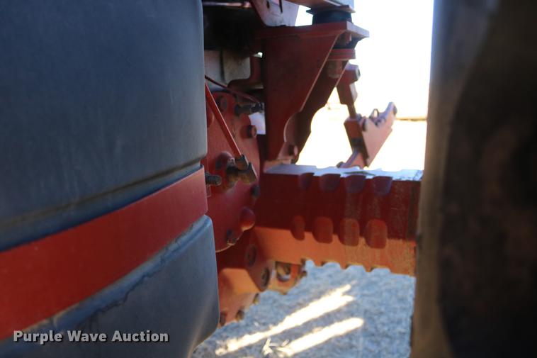 image for item DC3590 1977 International Hydro 186 tractor