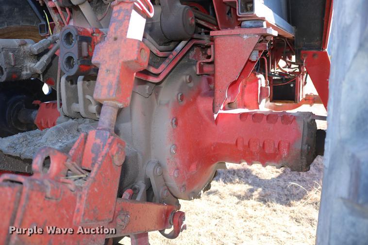 image for item DC3590 1977 International Hydro 186 tractor