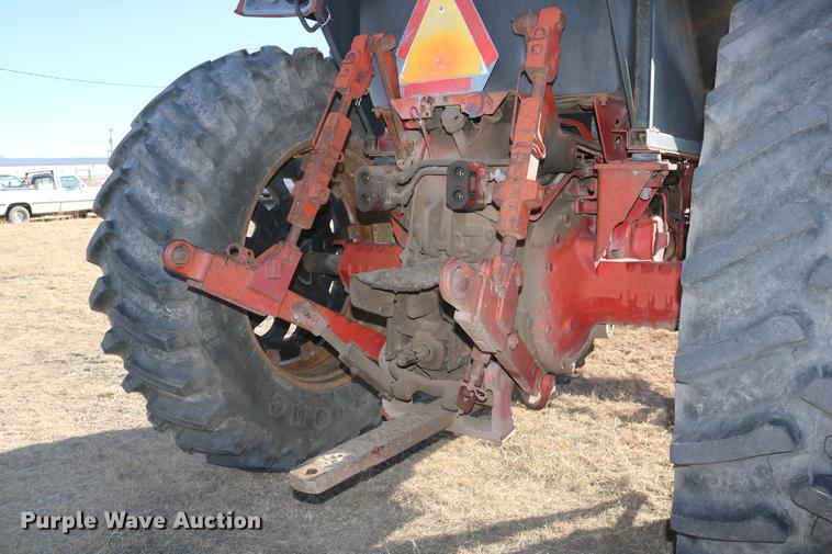 image for item DC3590 1977 International Hydro 186 tractor