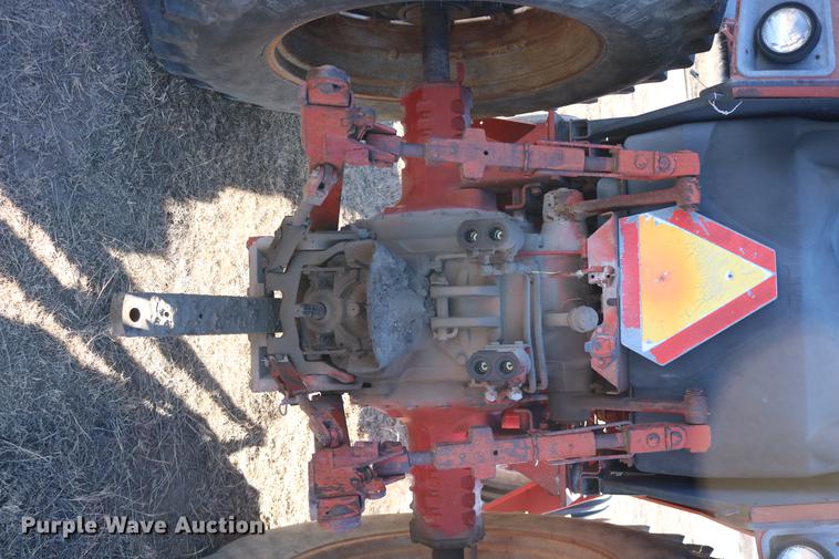 image for item DC3590 1977 International Hydro 186 tractor