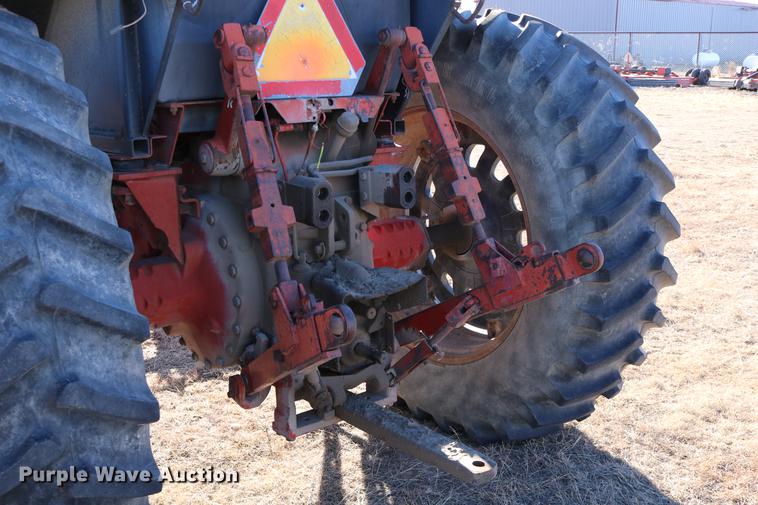 image for item DC3590 1977 International Hydro 186 tractor