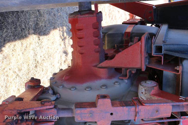 image for item DC3590 1977 International Hydro 186 tractor