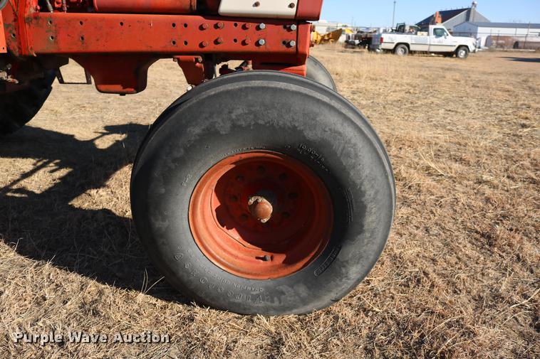 image for item DC3590 1977 International Hydro 186 tractor