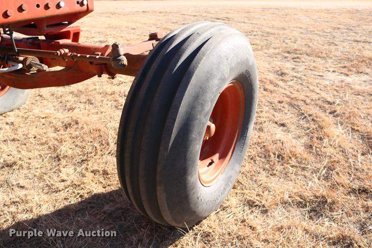 image for item DC3590 1977 International Hydro 186 tractor