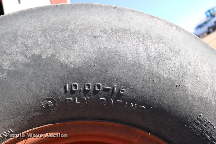 image for item DC3590 1977 International Hydro 186 tractor