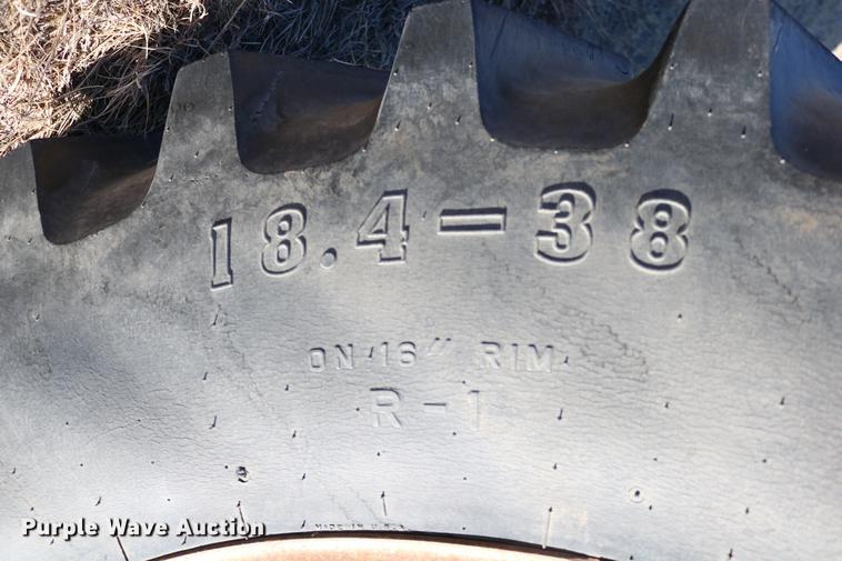 image for item DC3590 1977 International Hydro 186 tractor