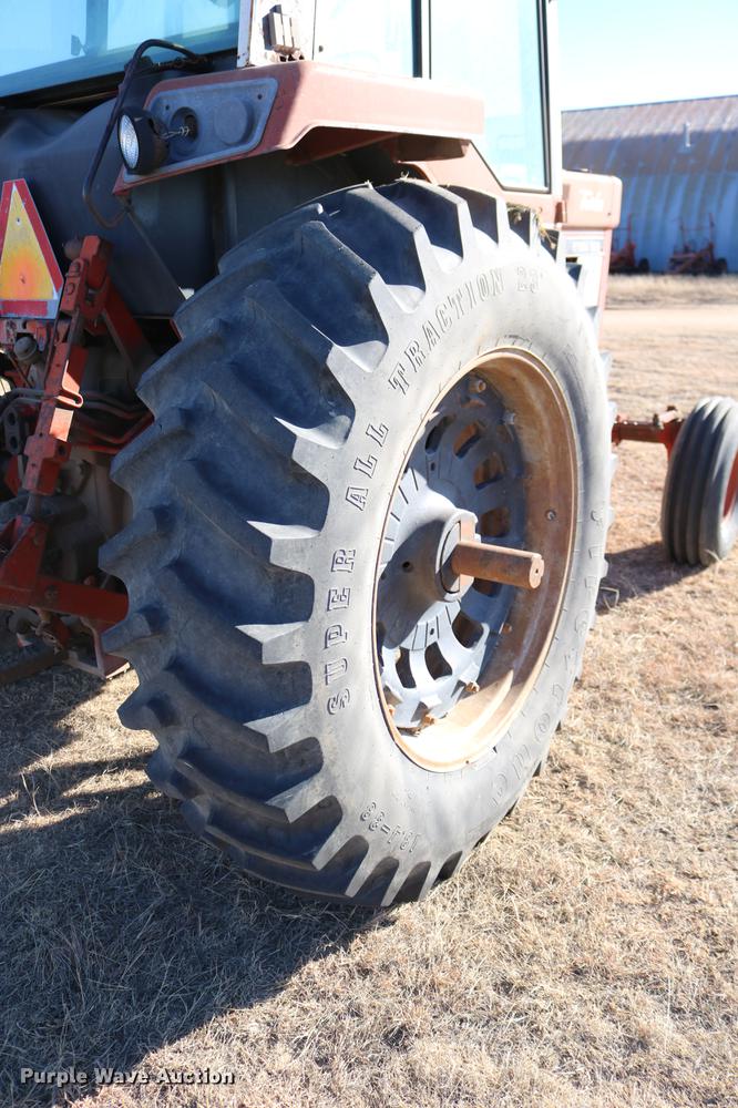 image for item DC3590 1977 International Hydro 186 tractor