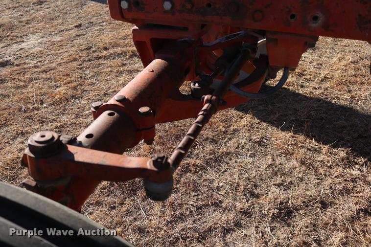 image for item DC3590 1977 International Hydro 186 tractor