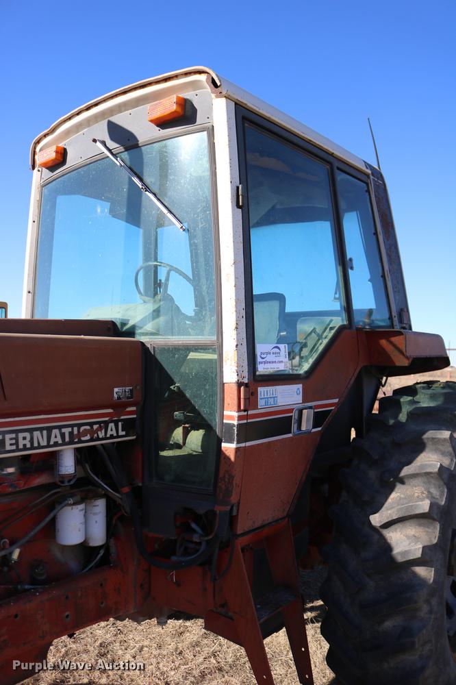 image for item DC3590 1977 International Hydro 186 tractor