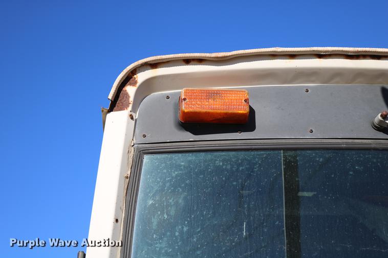 image for item DC3590 1977 International Hydro 186 tractor