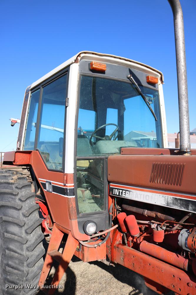 image for item DC3590 1977 International Hydro 186 tractor