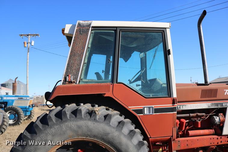 image for item DC3590 1977 International Hydro 186 tractor