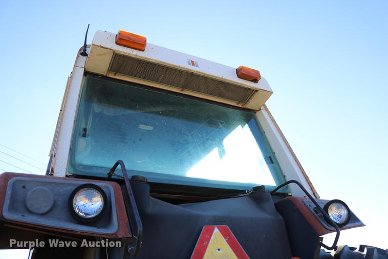 image for item DC3590 1977 International Hydro 186 tractor