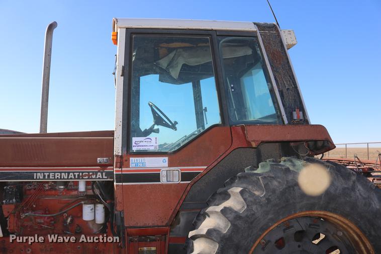 image for item DC3590 1977 International Hydro 186 tractor