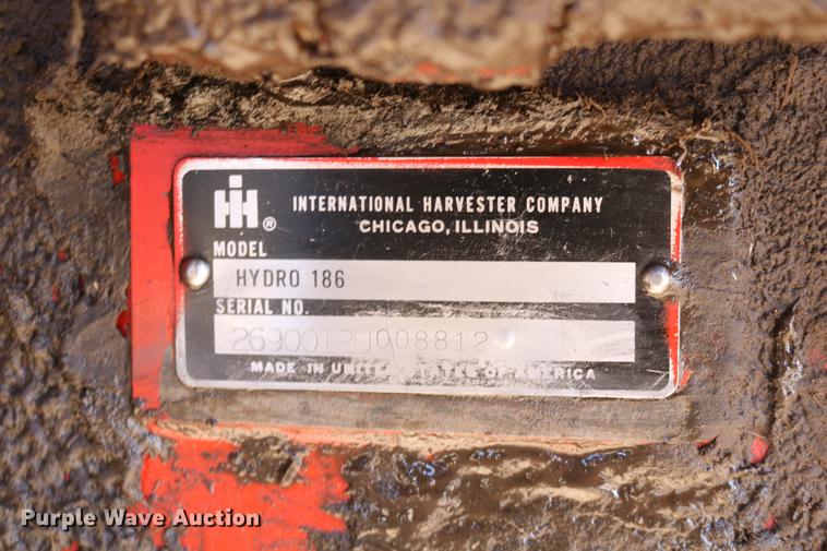 image for item DC3590 1977 International Hydro 186 tractor