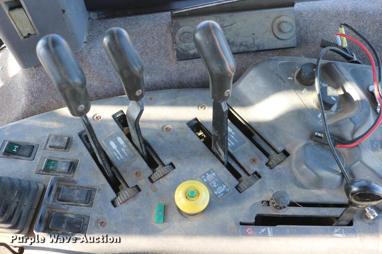 image for item DC3591 1994 Ford 8770 MFWD tractor