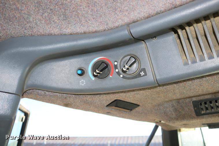 image for item DC3591 1994 Ford 8770 MFWD tractor