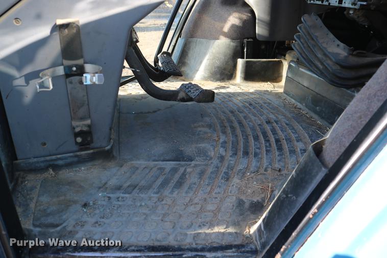 image for item DC3591 1994 Ford 8770 MFWD tractor