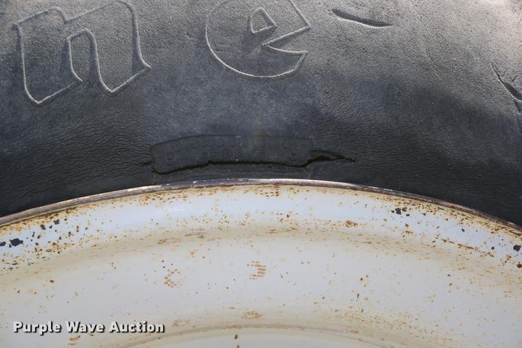 image for item DC3591 1994 Ford 8770 MFWD tractor