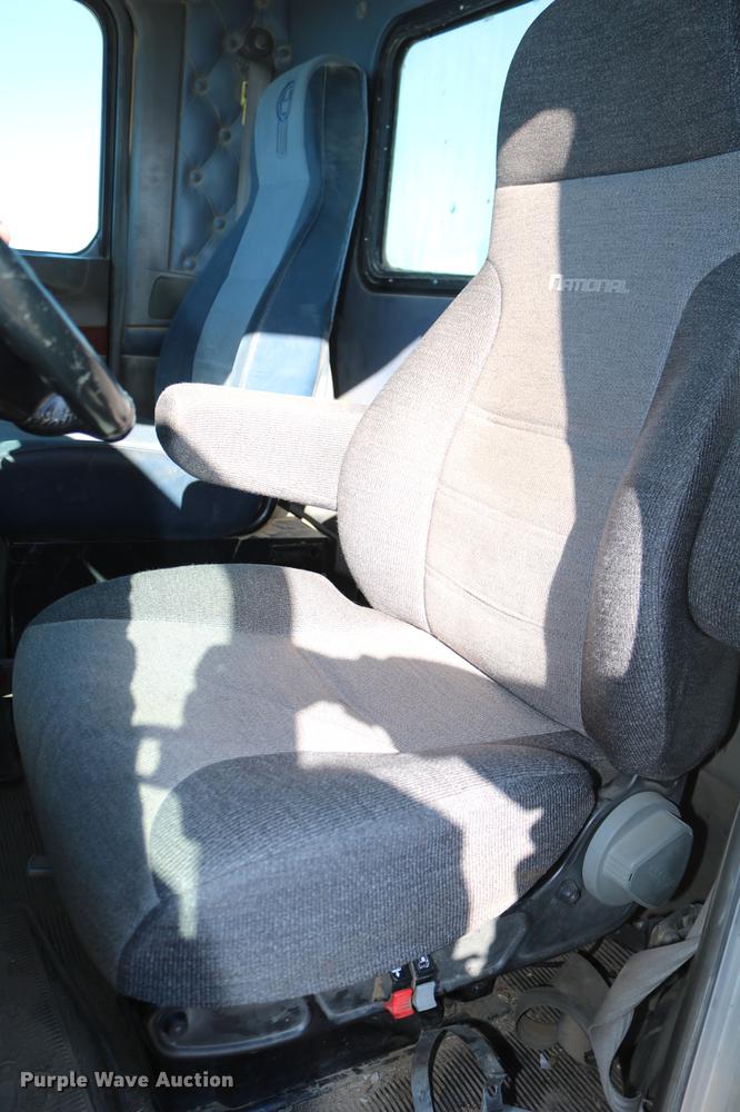 image for item DC3593 2007 Kenworth T600 semi truck