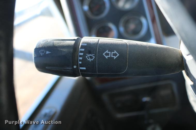 image for item DC3593 2007 Kenworth T600 semi truck