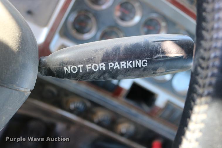 image for item DC3593 2007 Kenworth T600 semi truck