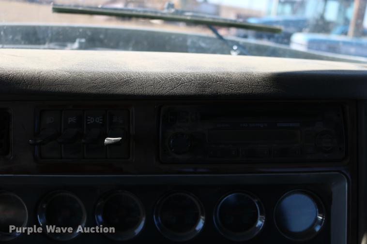 image for item DC3593 2007 Kenworth T600 semi truck