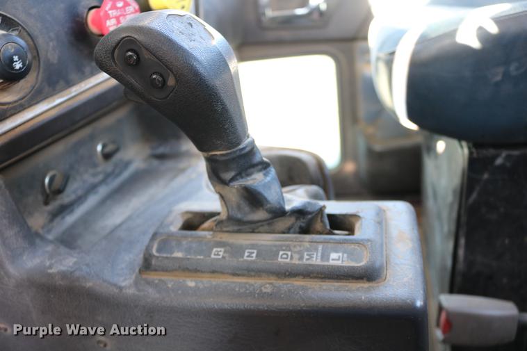 image for item DC3593 2007 Kenworth T600 semi truck