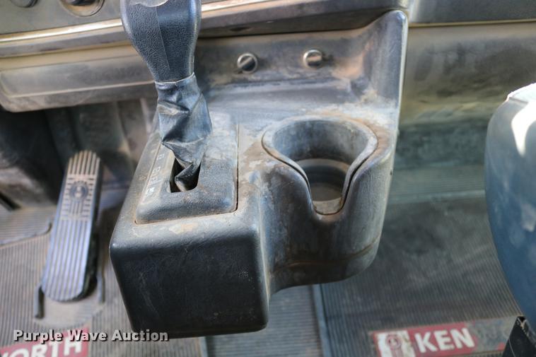 image for item DC3593 2007 Kenworth T600 semi truck