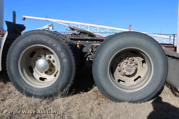 image for item DC3593 2007 Kenworth T600 semi truck