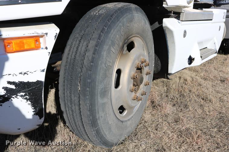 image for item DC3593 2007 Kenworth T600 semi truck