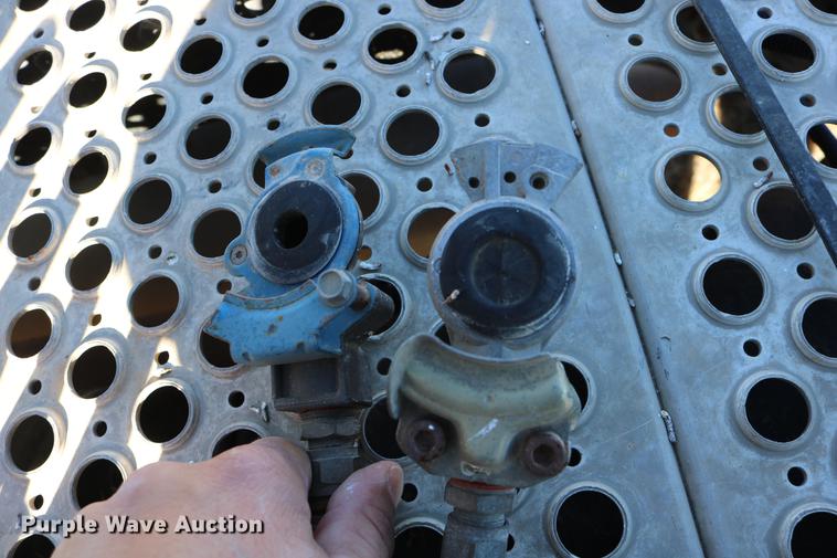 image for item DC3593 2007 Kenworth T600 semi truck