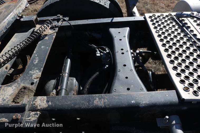 image for item DC3593 2007 Kenworth T600 semi truck