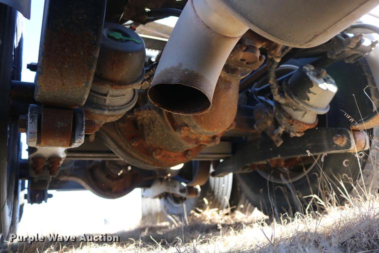 image for item DC3593 2007 Kenworth T600 semi truck