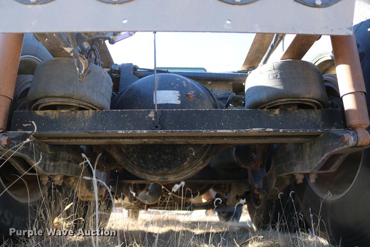 image for item DC3593 2007 Kenworth T600 semi truck