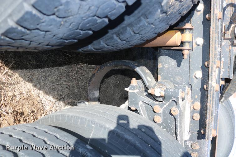 image for item DC3593 2007 Kenworth T600 semi truck