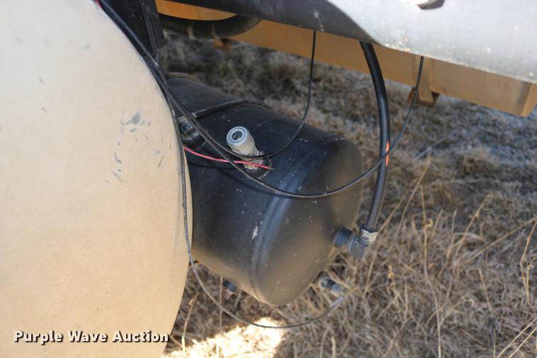 image for item DC3593 2007 Kenworth T600 semi truck