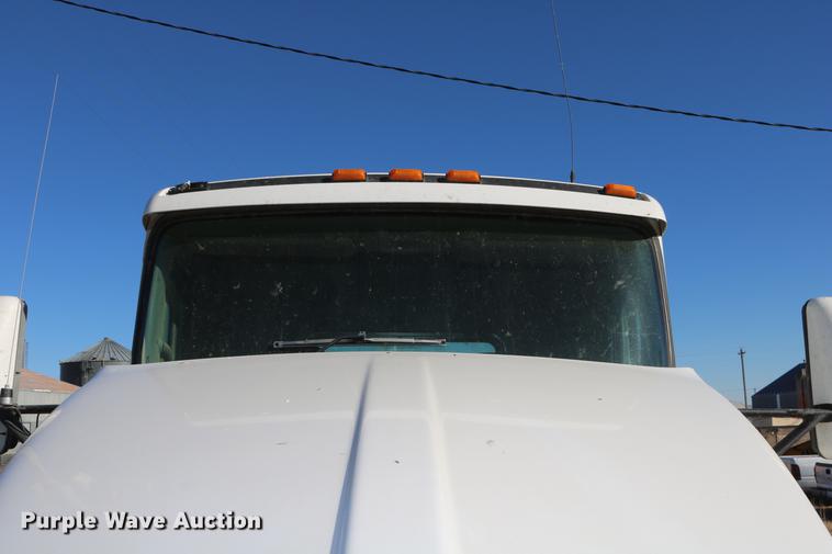 image for item DC3593 2007 Kenworth T600 semi truck