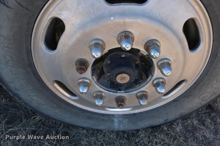 image for item DC3593 2007 Kenworth T600 semi truck