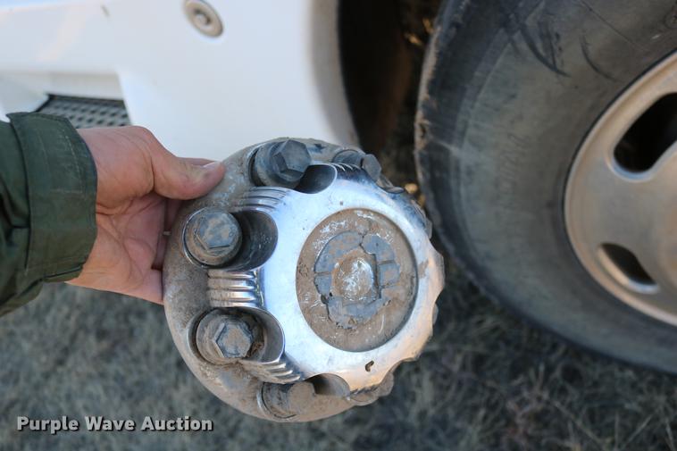 image for item DC3593 2007 Kenworth T600 semi truck