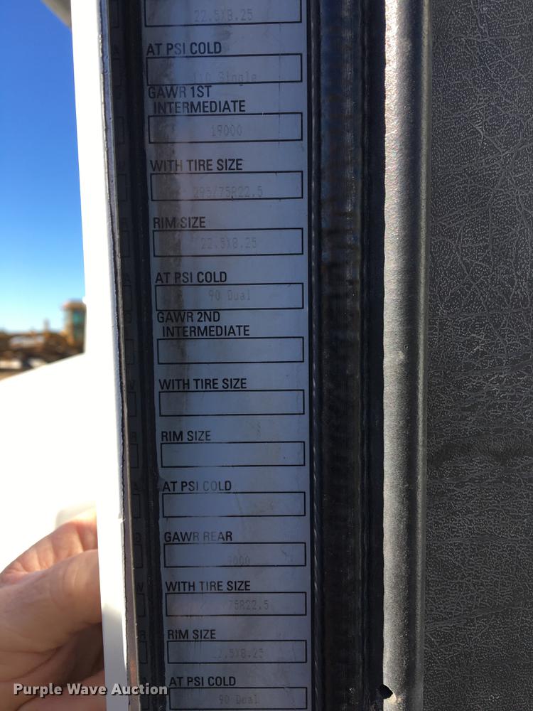 image for item DC3593 2007 Kenworth T600 semi truck