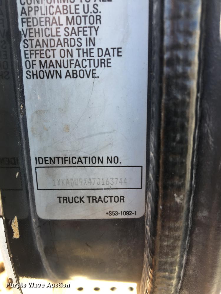 image for item DC3593 2007 Kenworth T600 semi truck