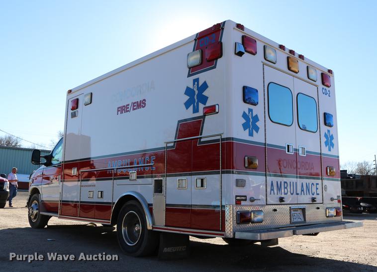 image for item DC3594 2006 Ford E450 ambulance