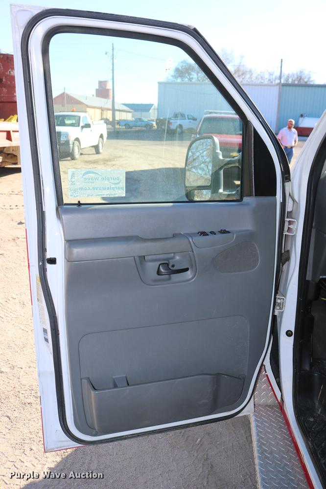 image for item DC3594 2006 Ford E450 ambulance