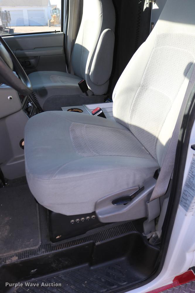 image for item DC3594 2006 Ford E450 ambulance