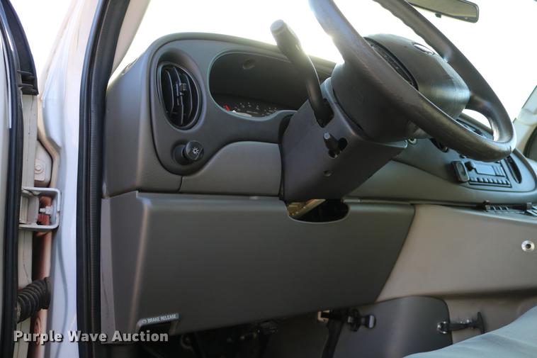 image for item DC3594 2006 Ford E450 ambulance