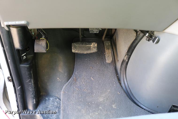 image for item DC3594 2006 Ford E450 ambulance