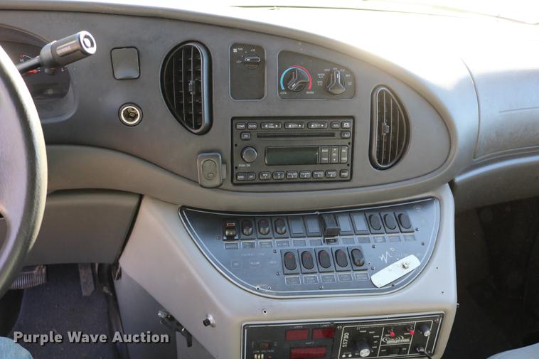 image for item DC3594 2006 Ford E450 ambulance